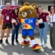 Unsere Kolleg*innen mit dem Maskottchen der UEFA EURO2024
